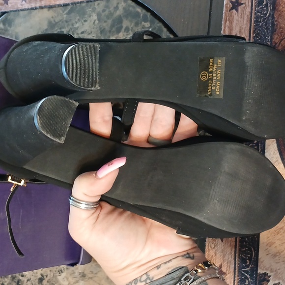 Black Platform Heels with Chunky Heel and Straps - Picture 3 of 6